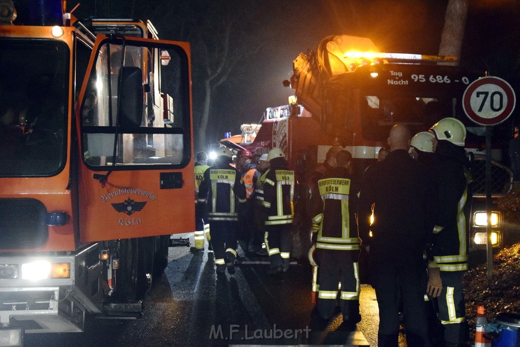 Container LKW umgestuerzt Koeln Brueck Bruecker- Dellbruecker Mauspfad P401.JPG - Miklos Laubert